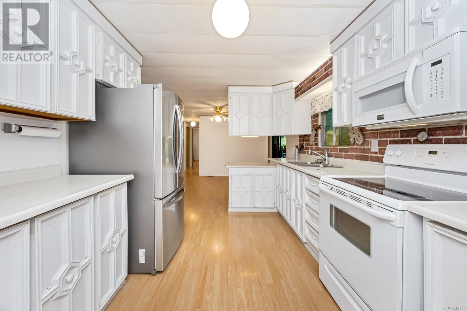 34 5838 Blythwood Rd, #34