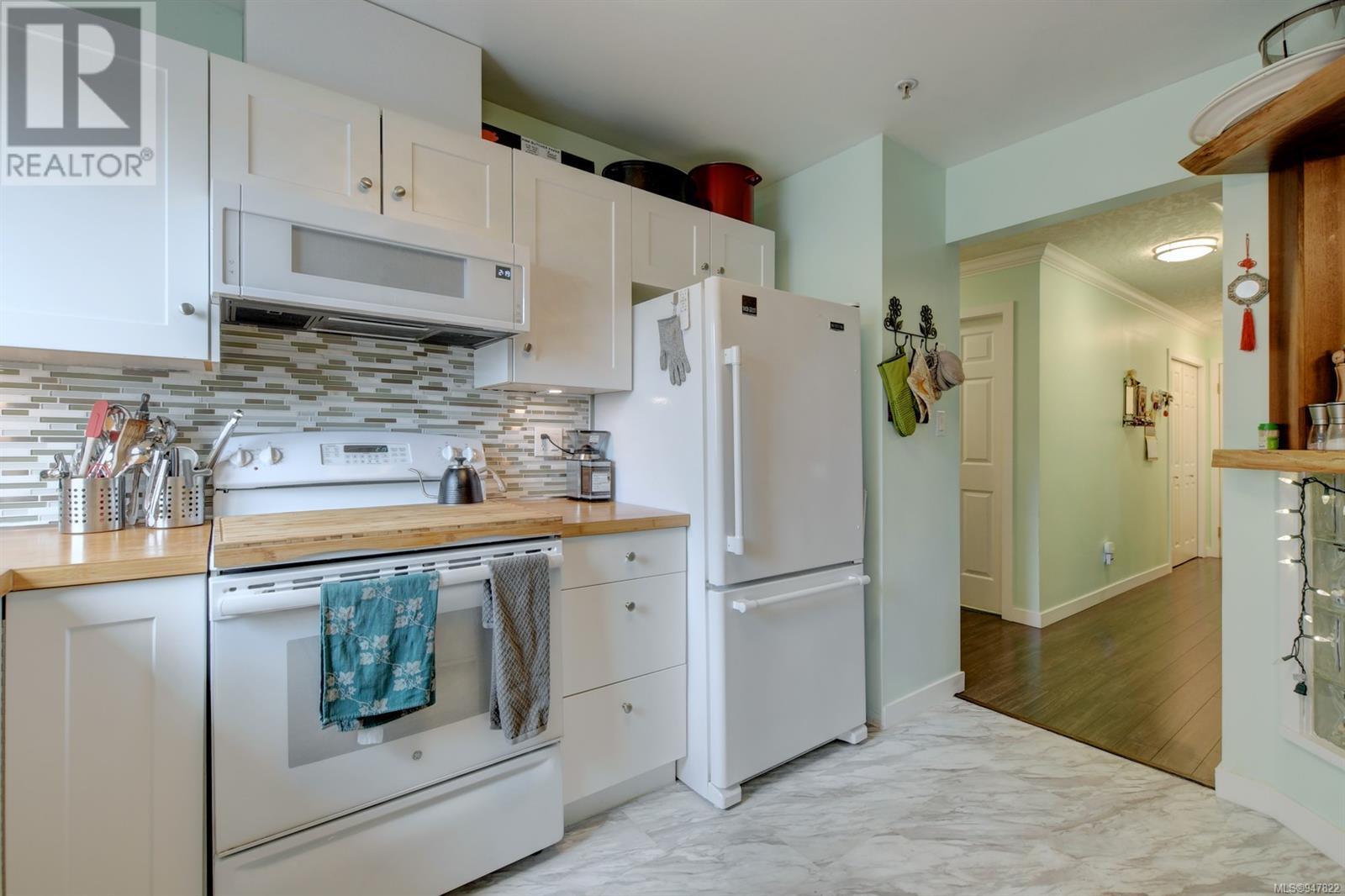 309 689 Bay St, #309