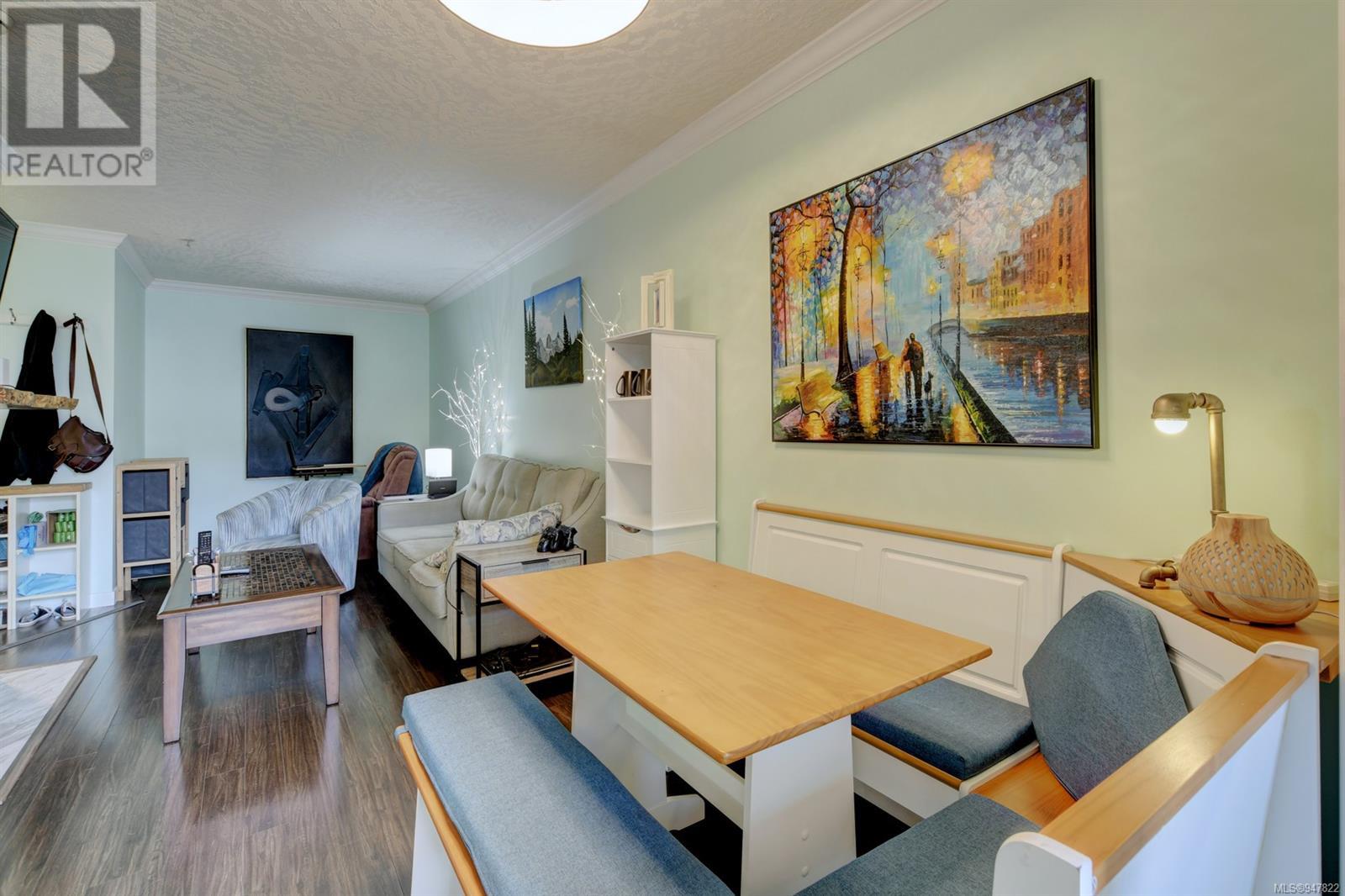 309 689 Bay St, #309