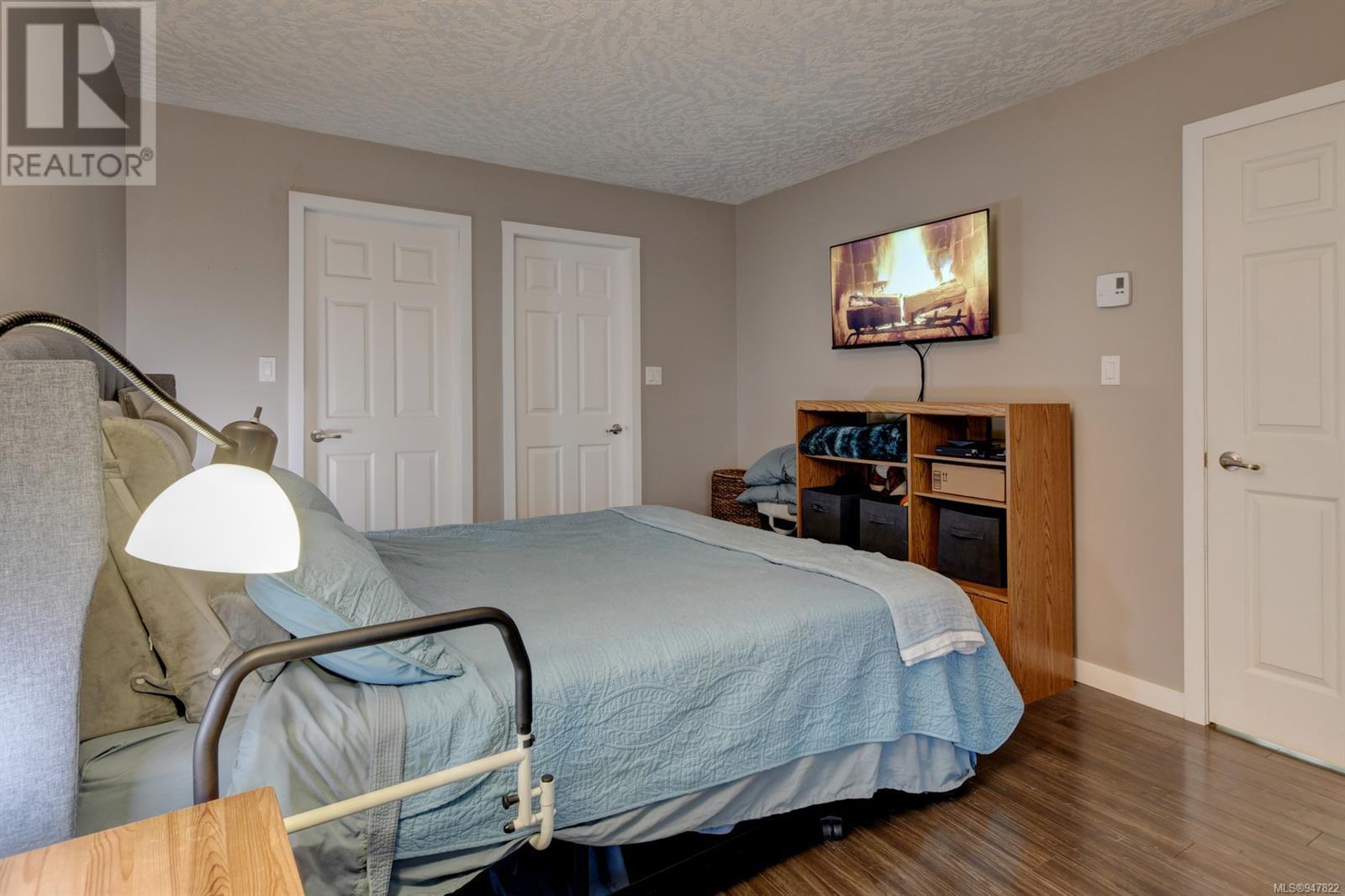 309 689 Bay St, #309