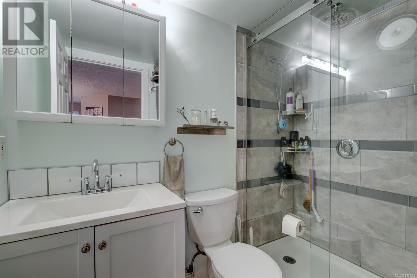 309 689 Bay St, #309