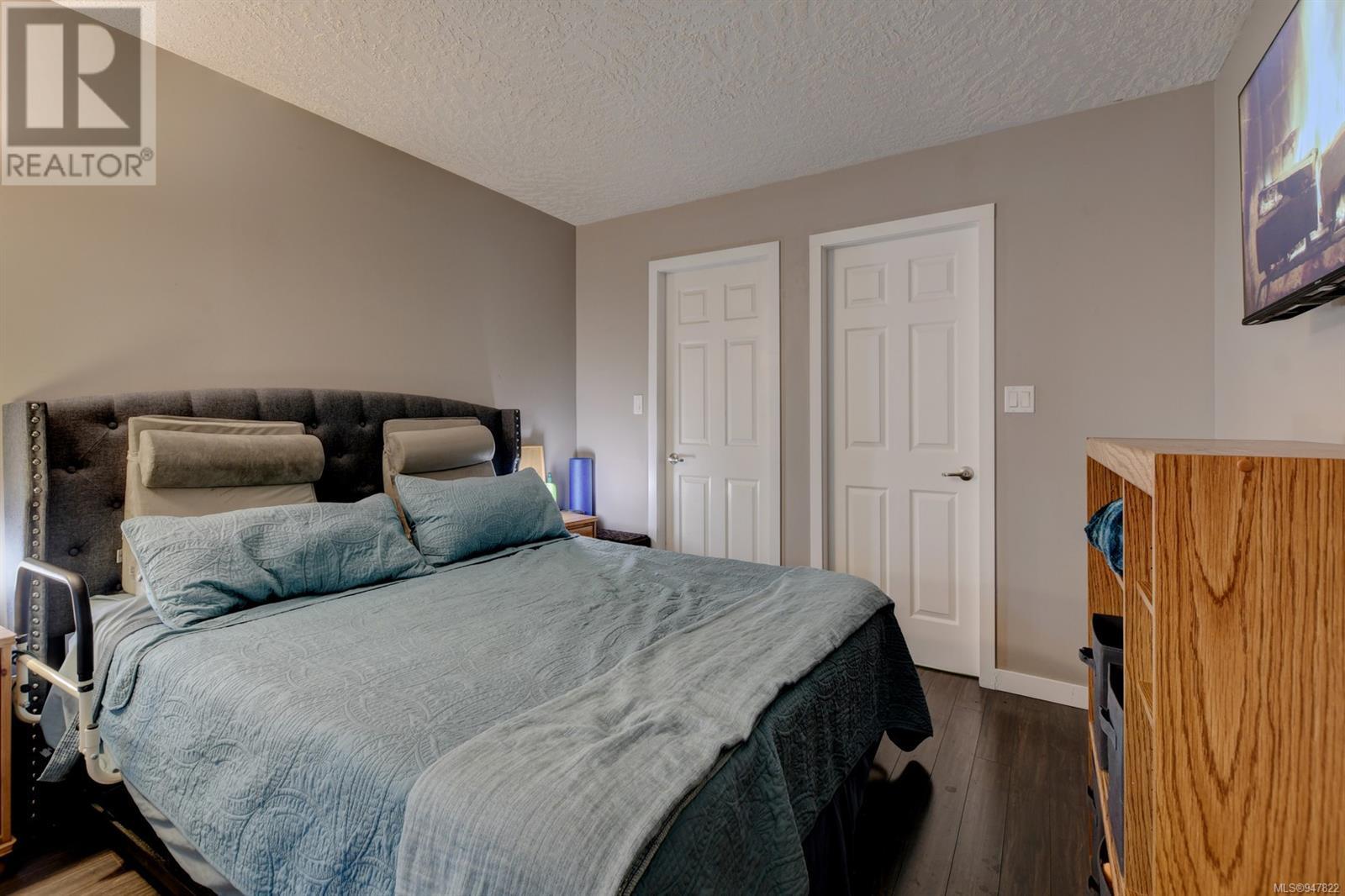 309 689 Bay St, #309