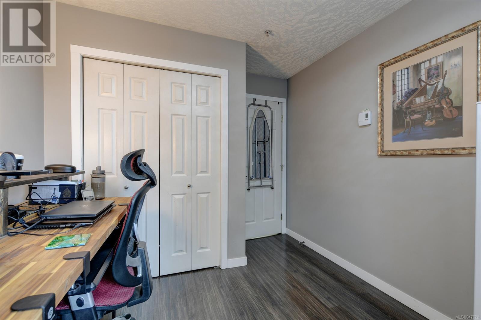 309 689 Bay St, #309