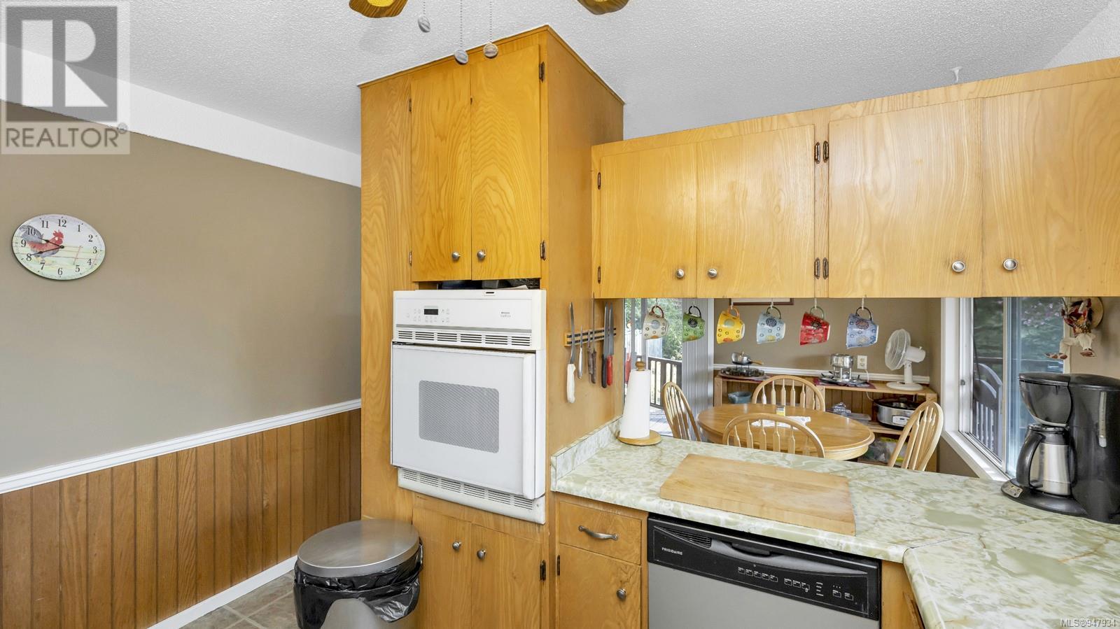 3765 Otter Point Rd