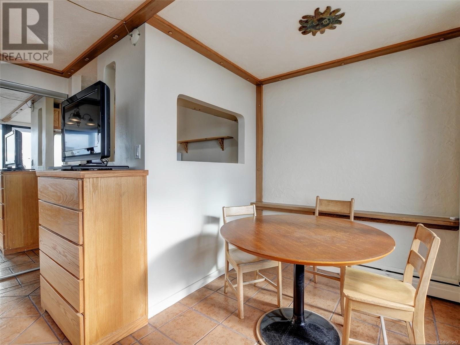 2208 647 Michigan St