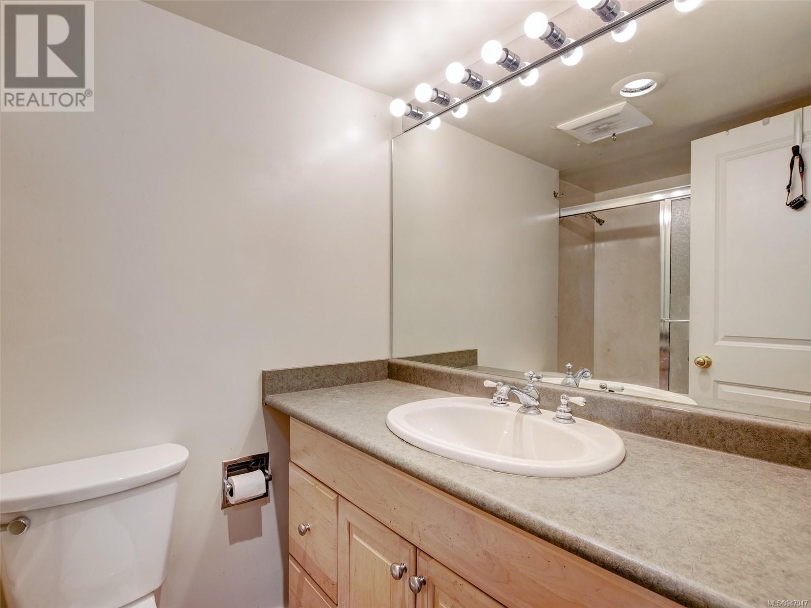 2208 647 Michigan St