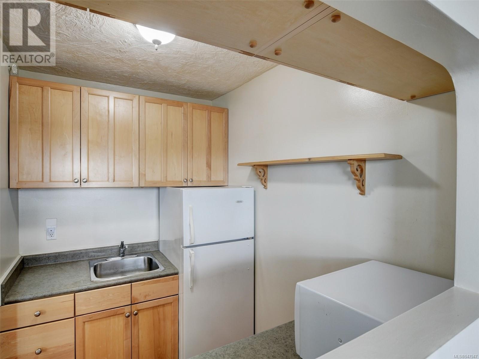 2208 647 Michigan St