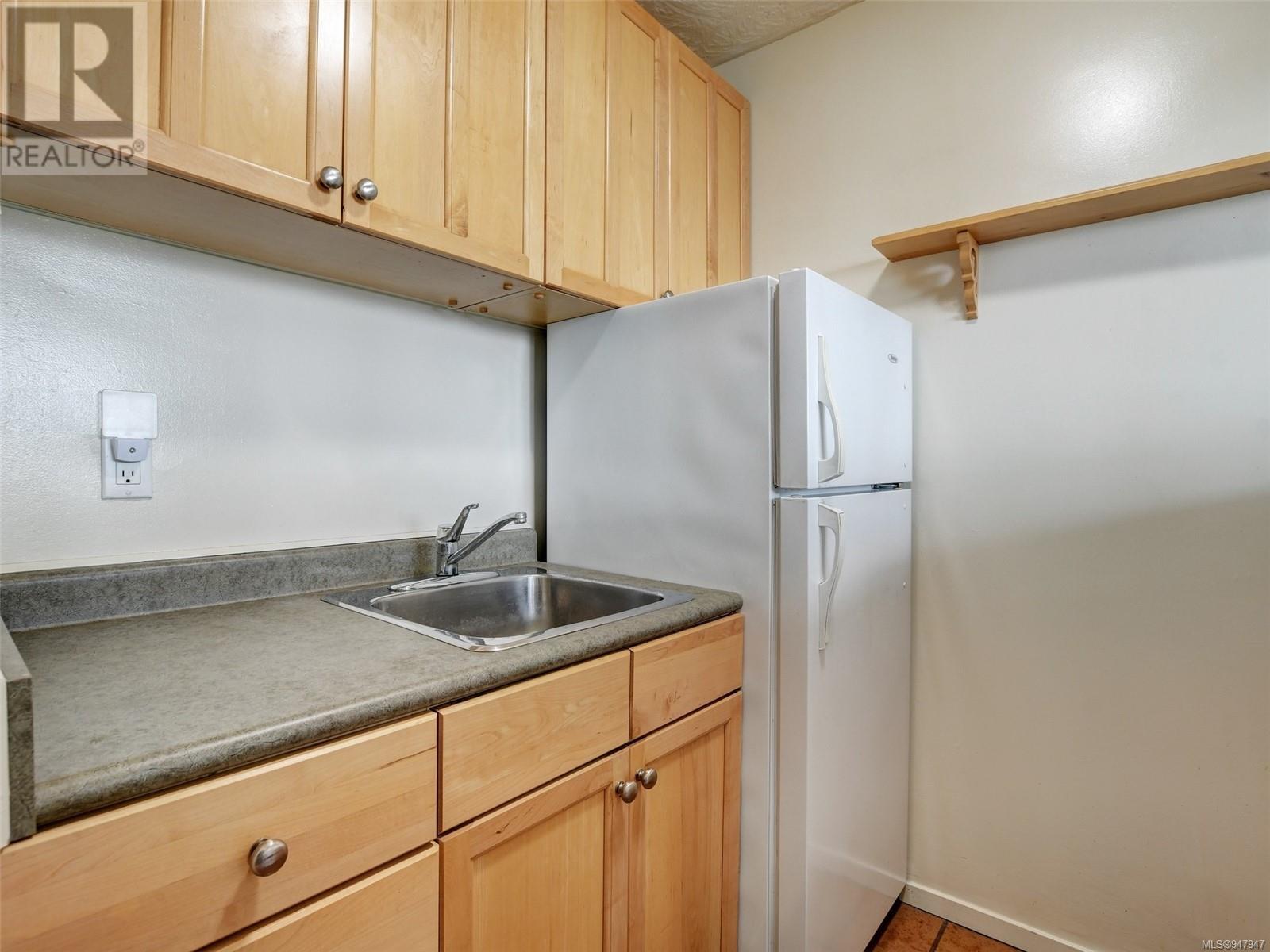 2208 647 Michigan St