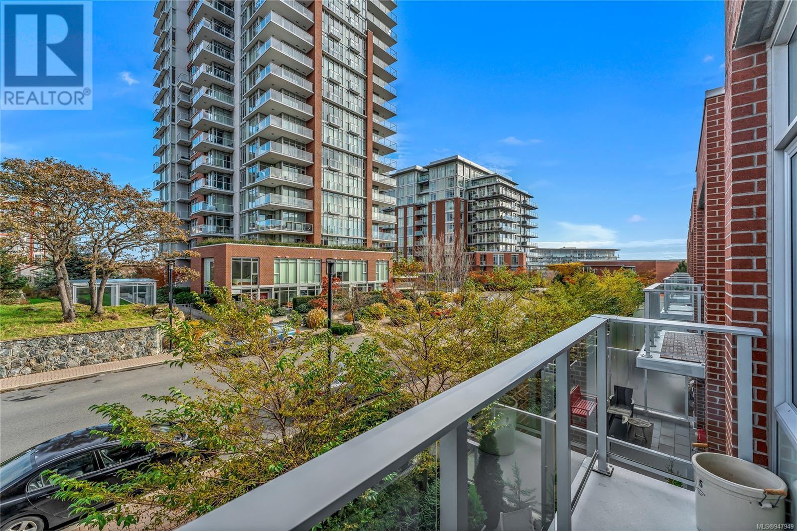 211 70 Saghalie Rd, #211