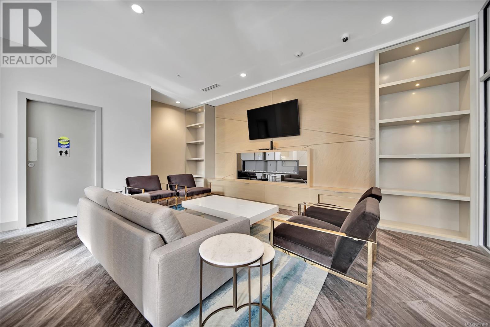 211 70 Saghalie Rd, #211