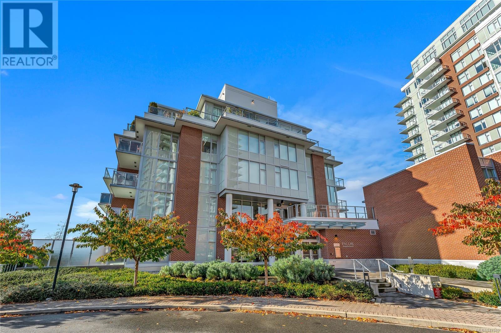 211 70 Saghalie Rd, #211