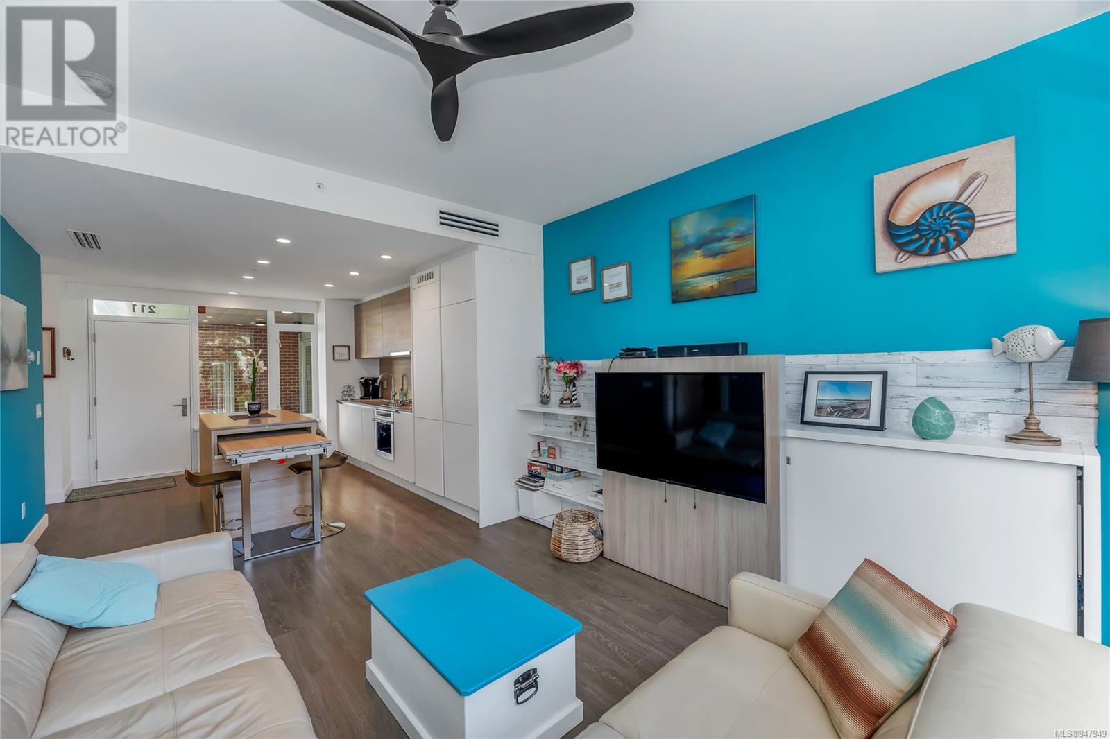 211 70 Saghalie Rd, #211