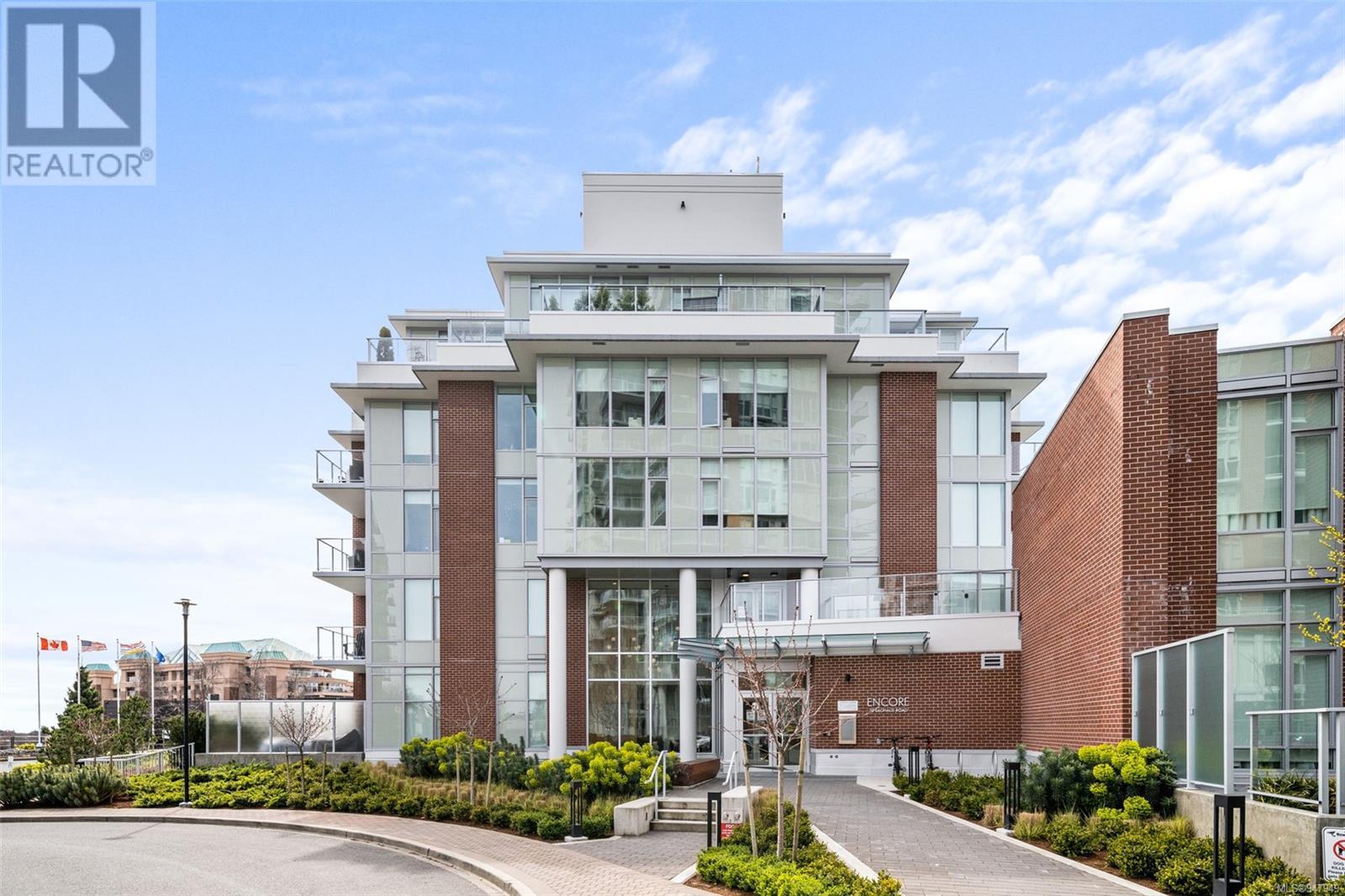 211 70 Saghalie Rd, #211