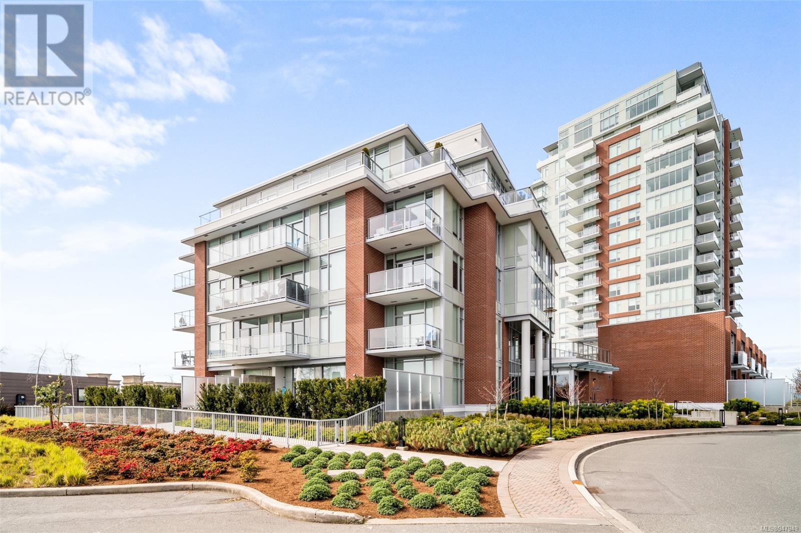 211 70 Saghalie Rd, #211