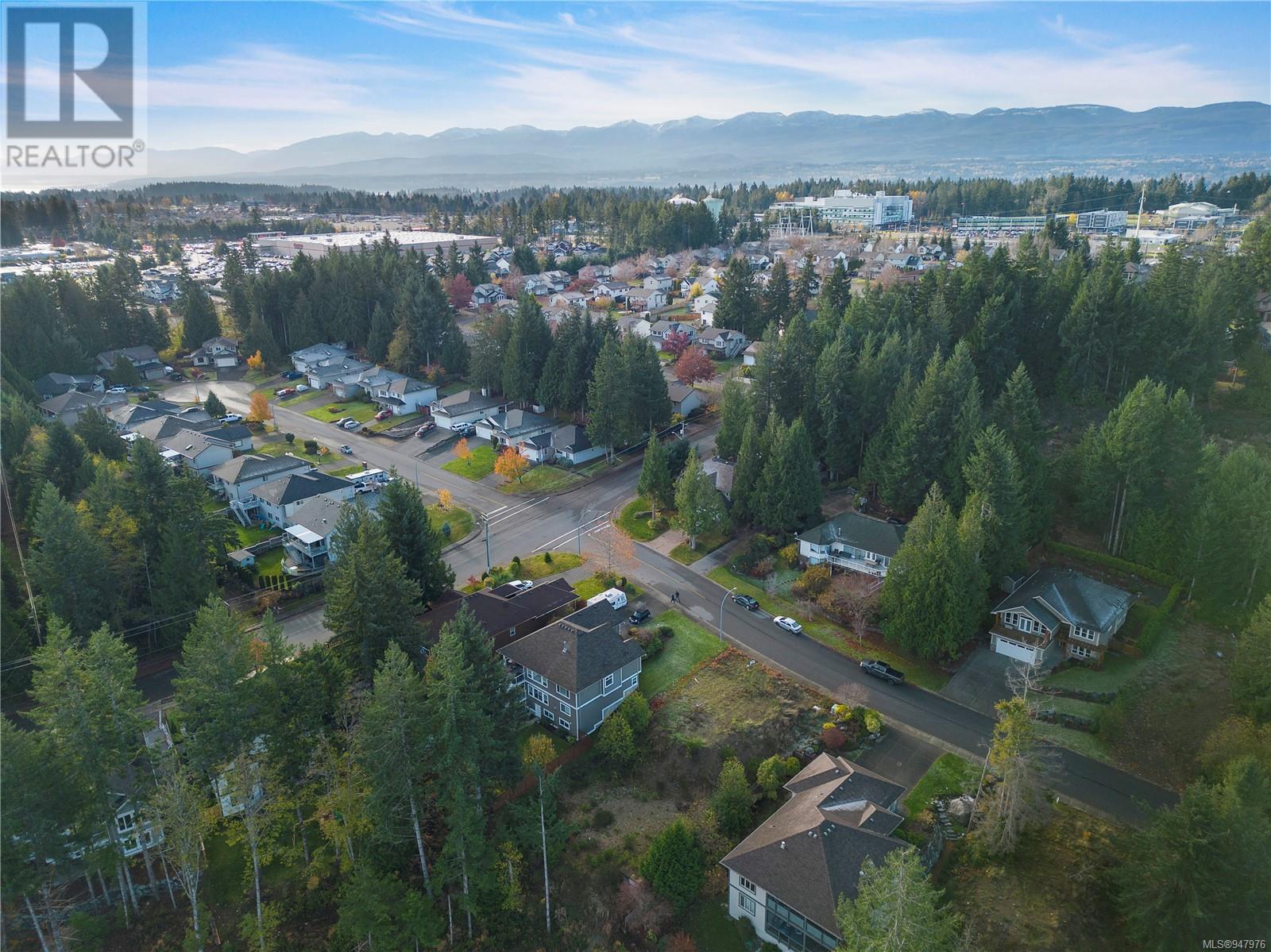 3121 Klanawa Cres