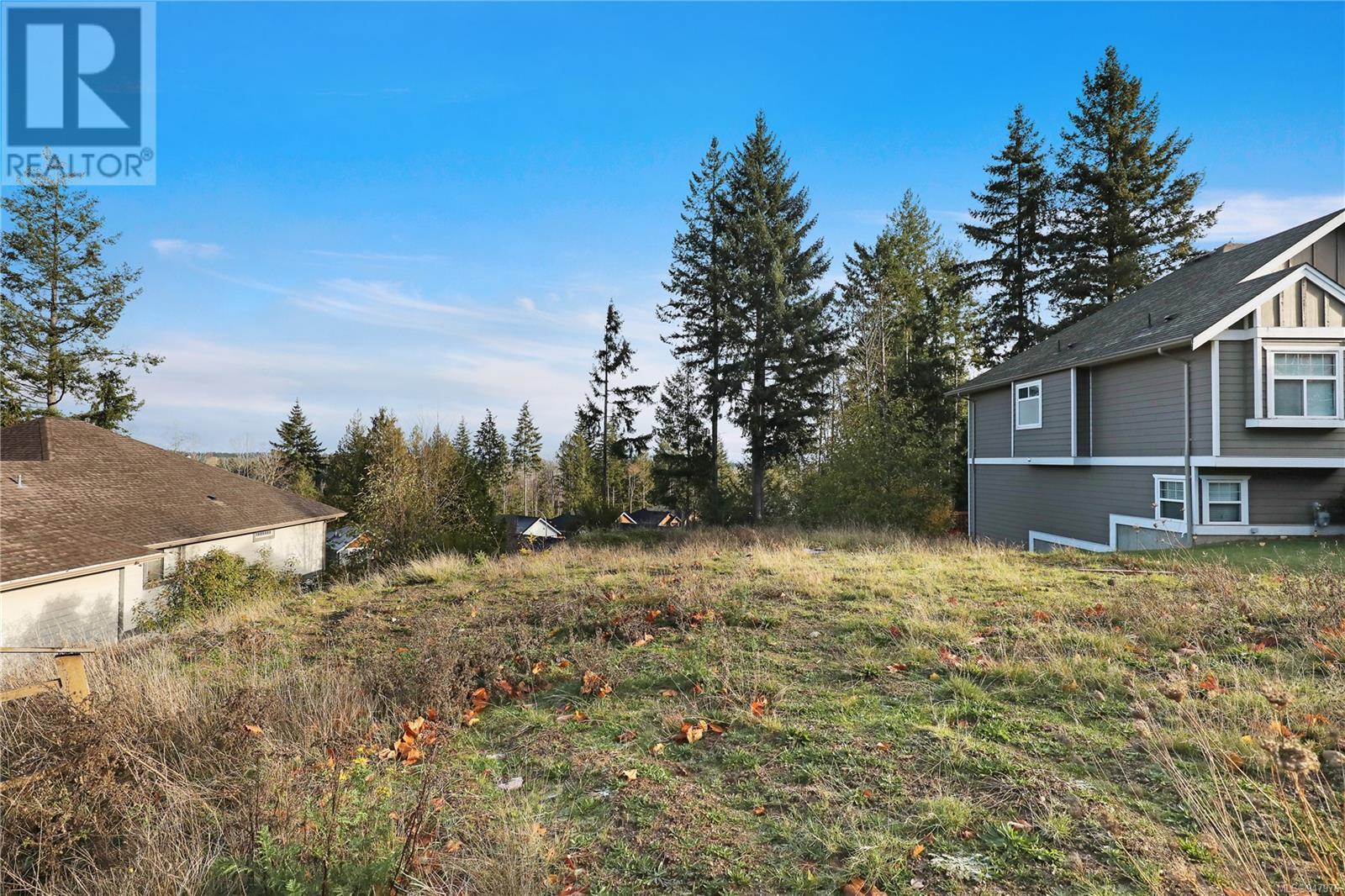 3121 Klanawa Cres