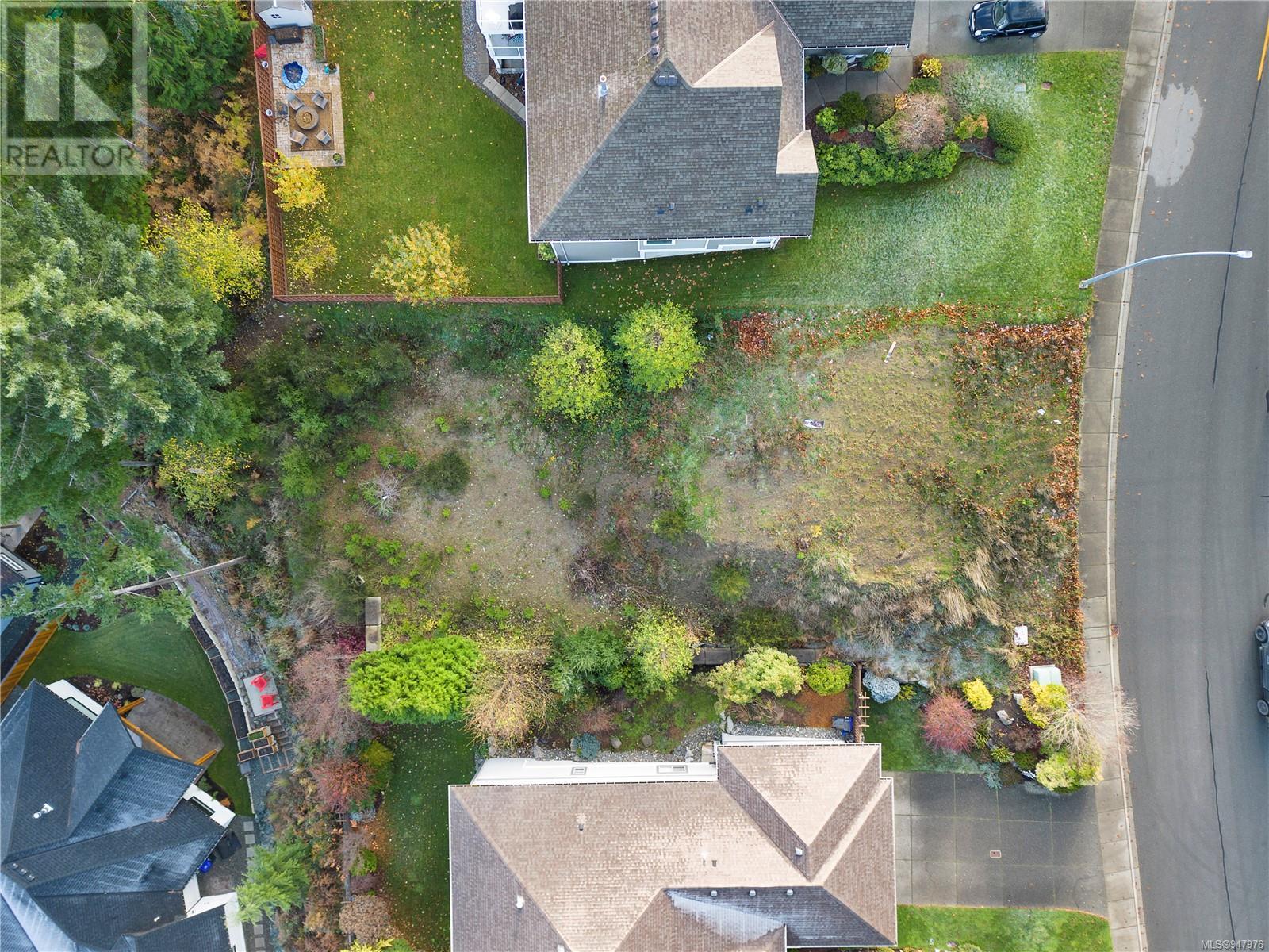 3121 Klanawa Cres