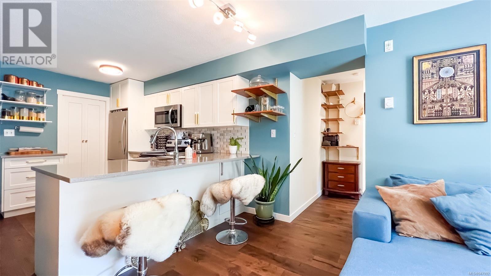 111 827 North Park St, #111