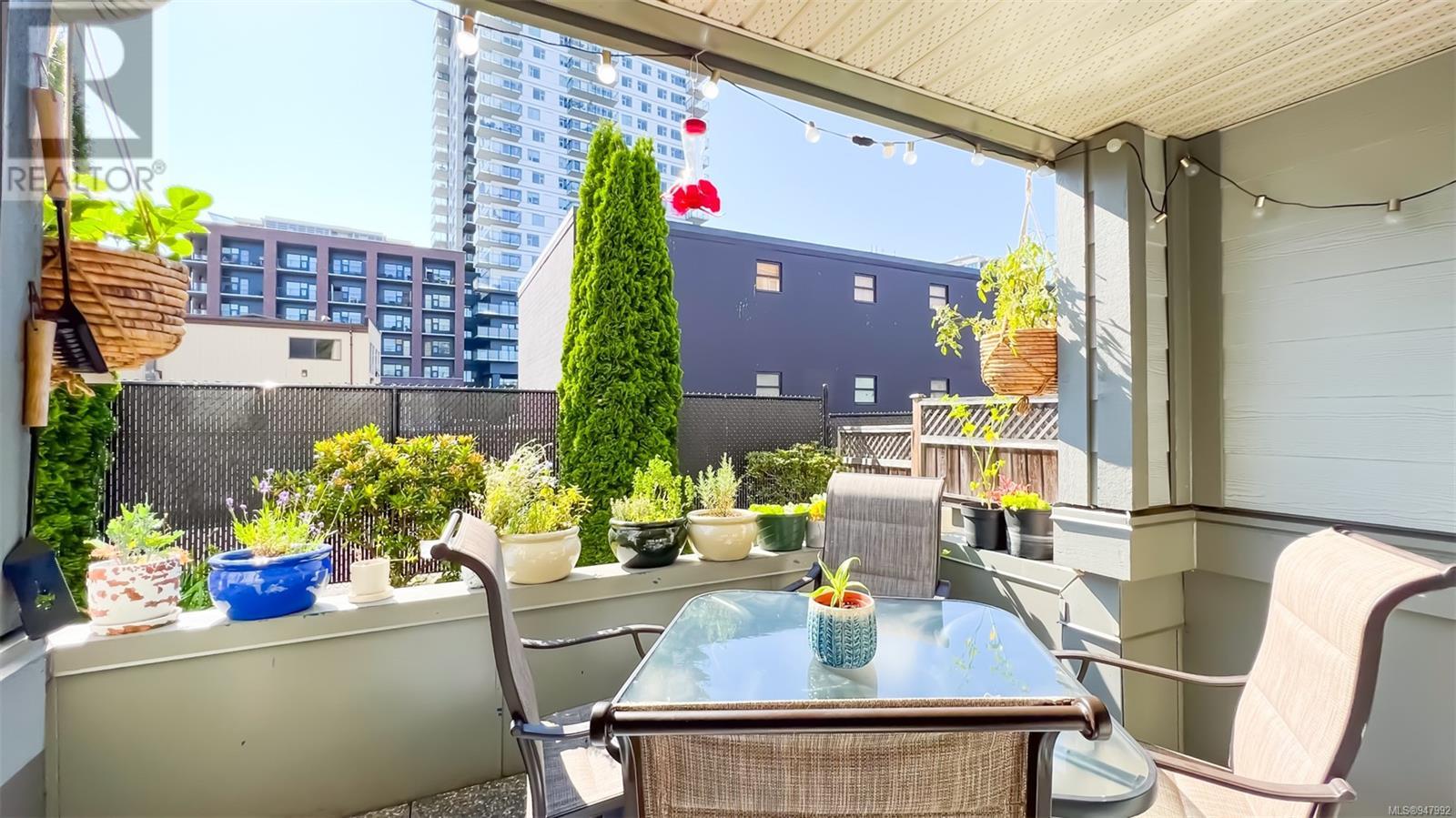 111 827 North Park St, #111
