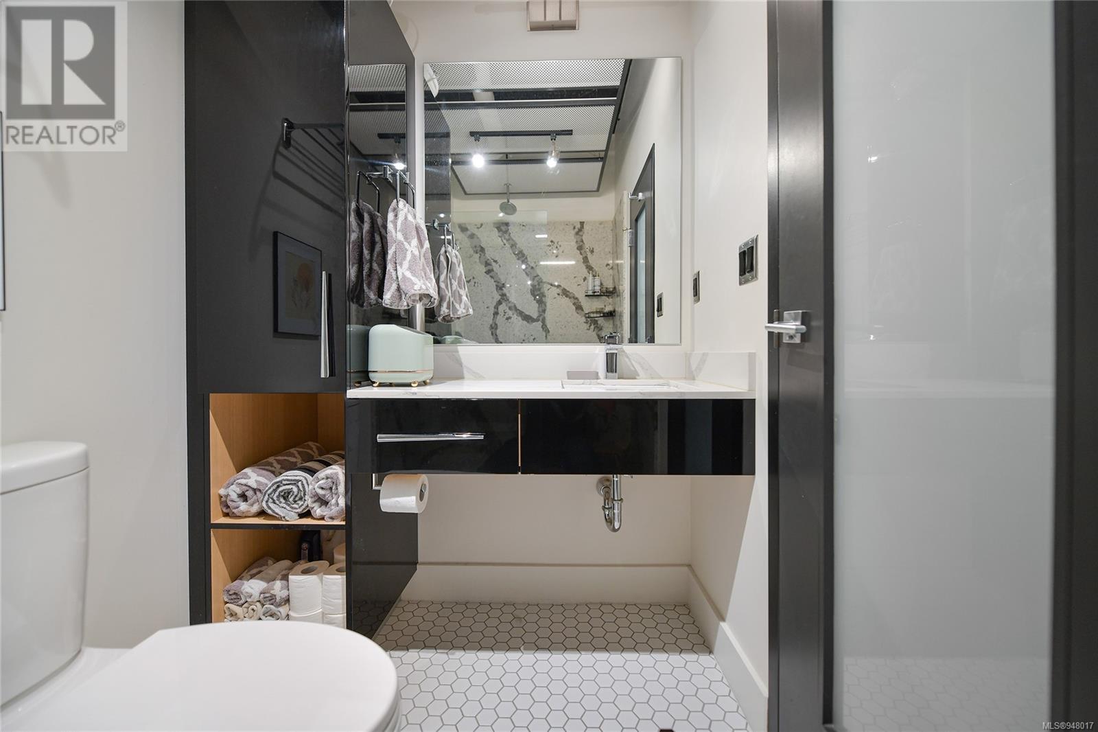 903 1029 View St, #903