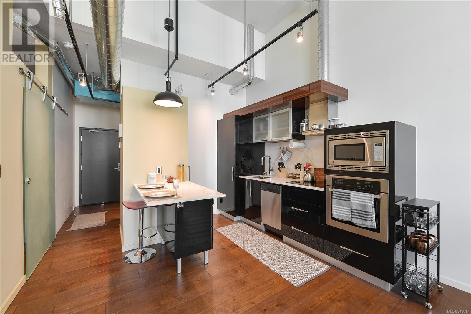 903 1029 View St, #903