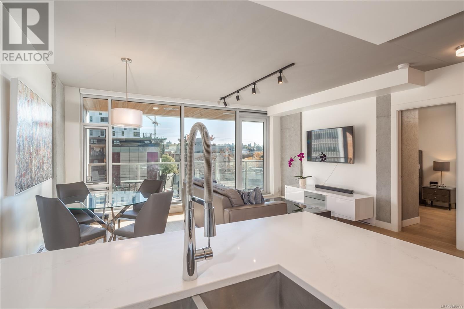 313 989 Johnson St, #313