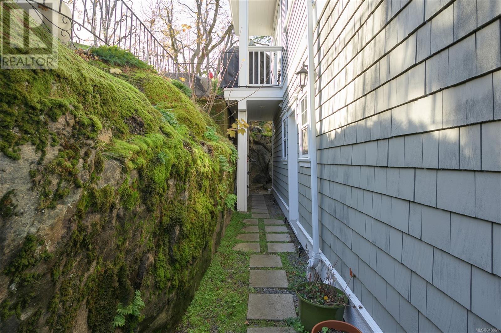 1 1002 Carberry Gdns, #1
