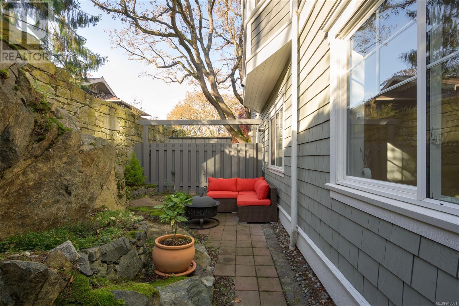 1 1002 Carberry Gdns, #1