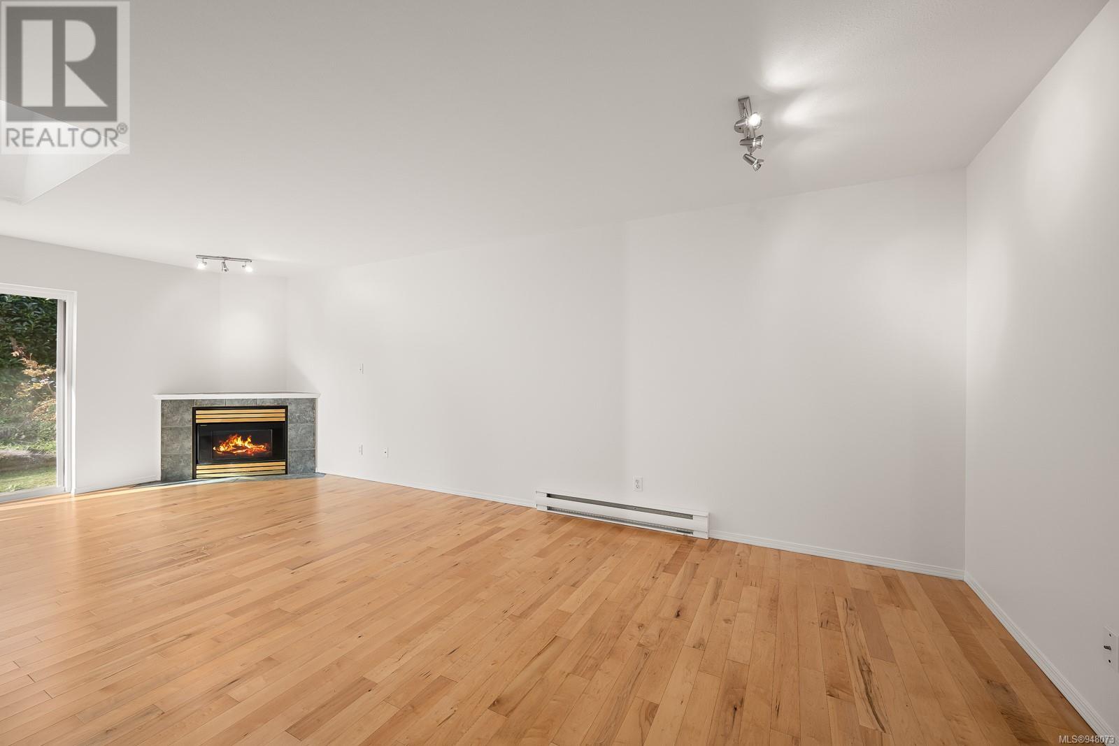 18 3355 First St, #18