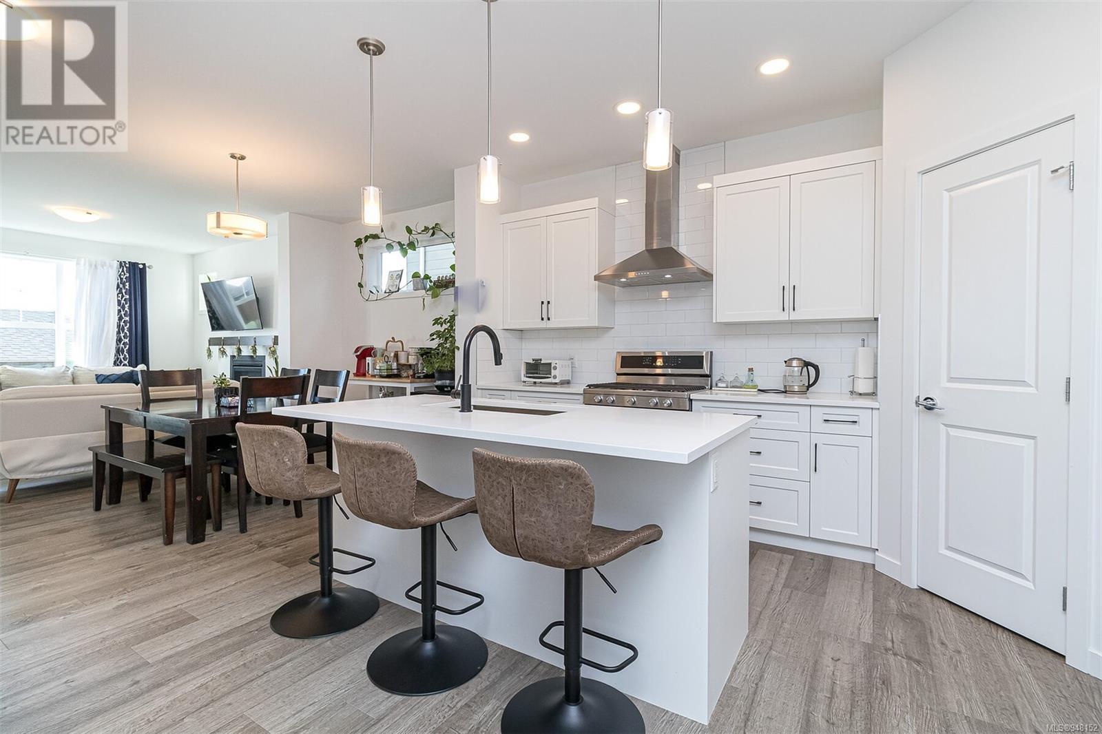 160 Caspian Dr