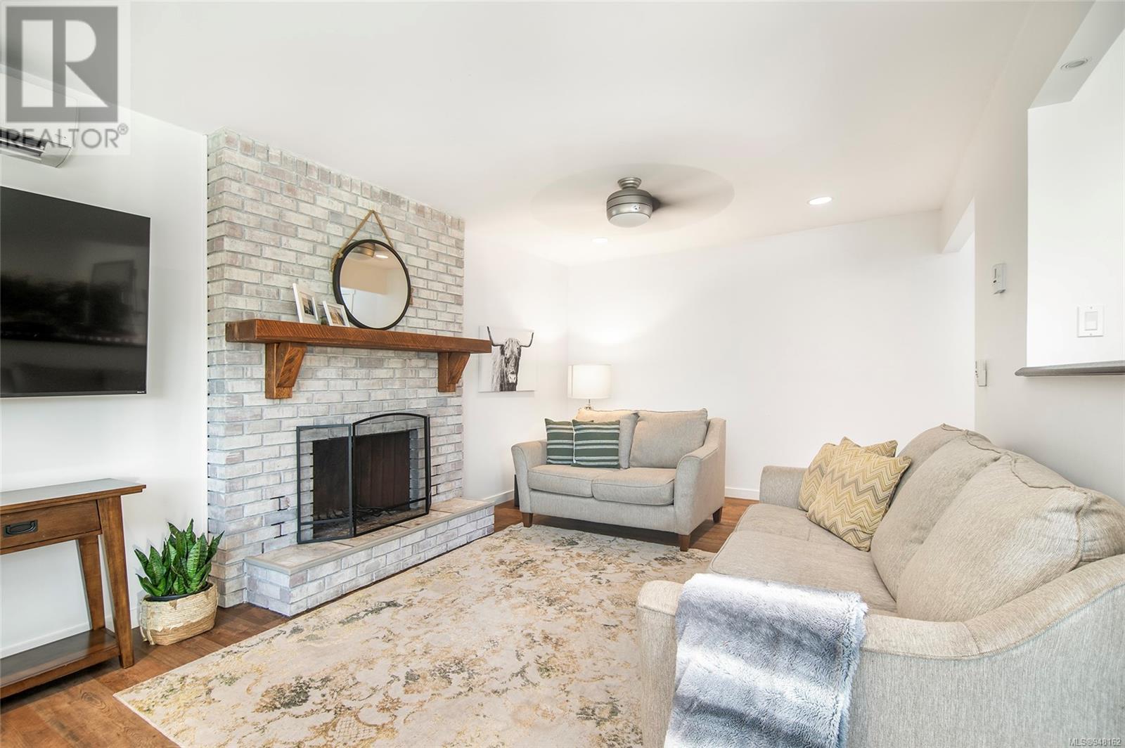 403 Rita Cres