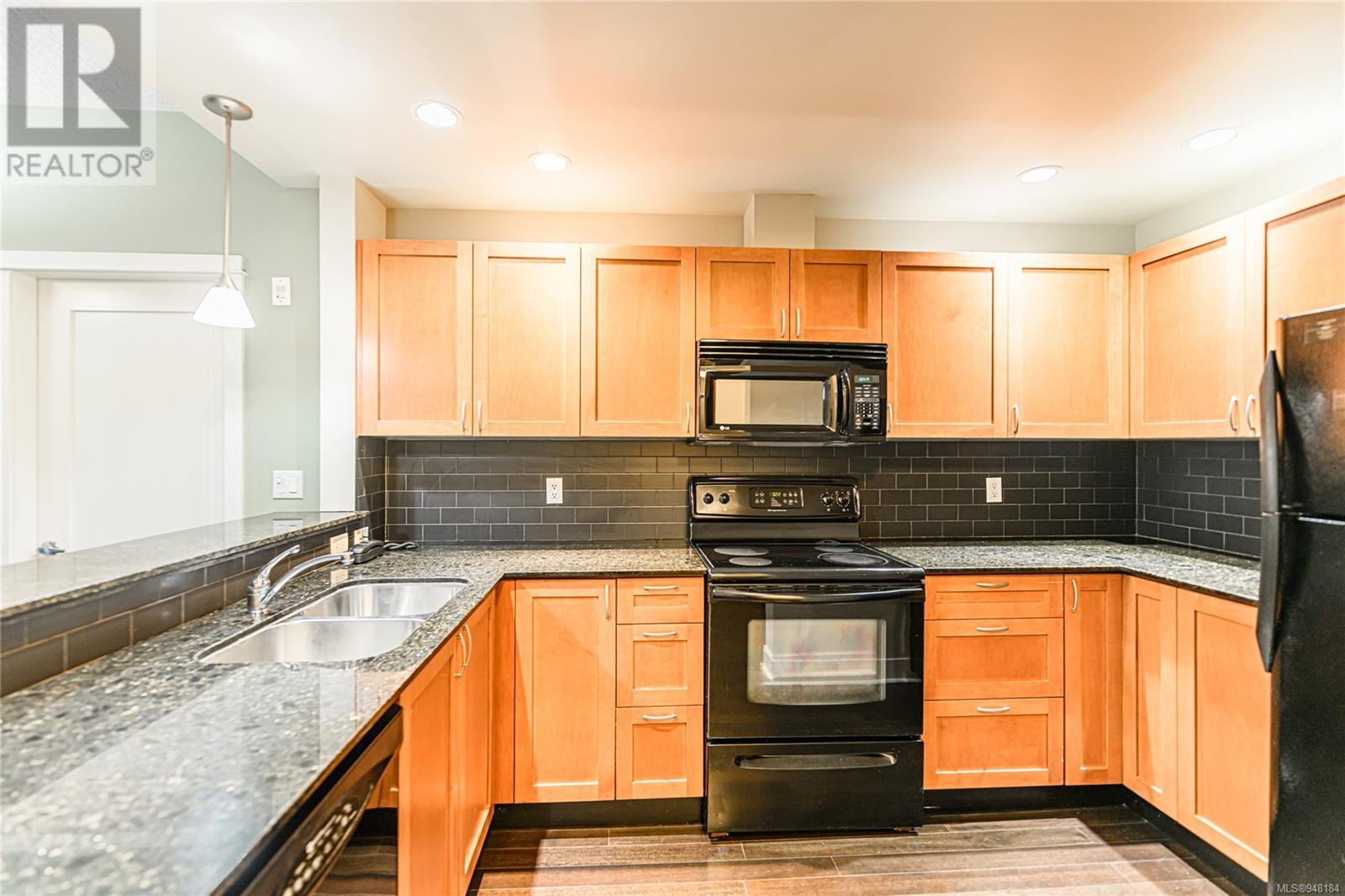 303 627 Brookside Rd, #303