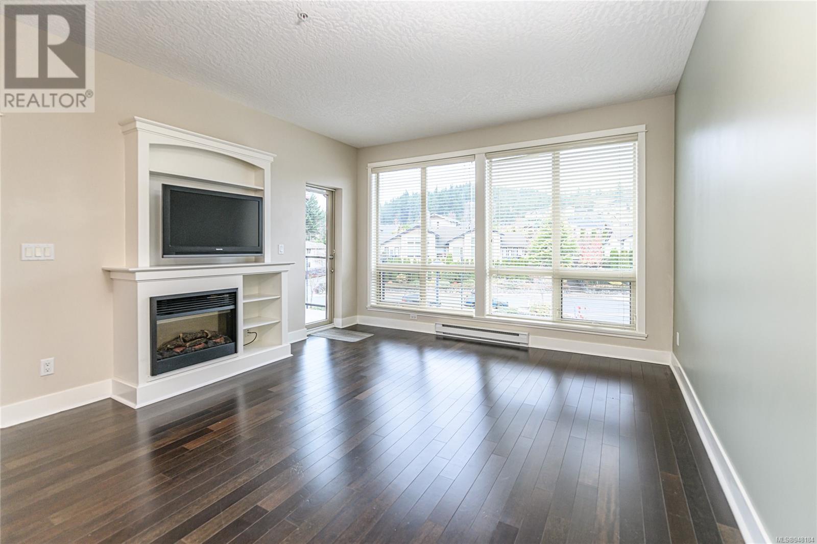 303 627 Brookside Rd, #303