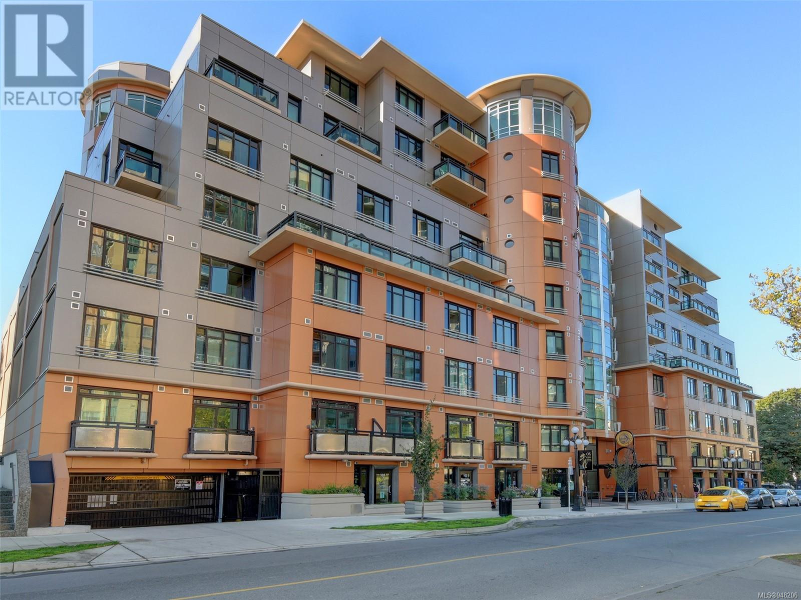 330 1029 View St