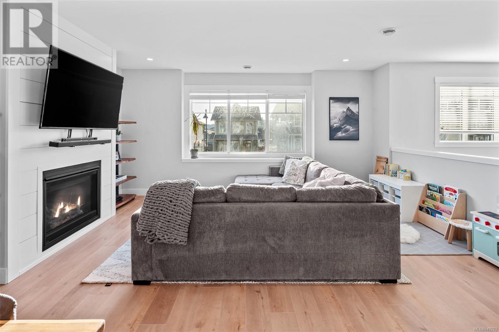 229 Caspian Dr