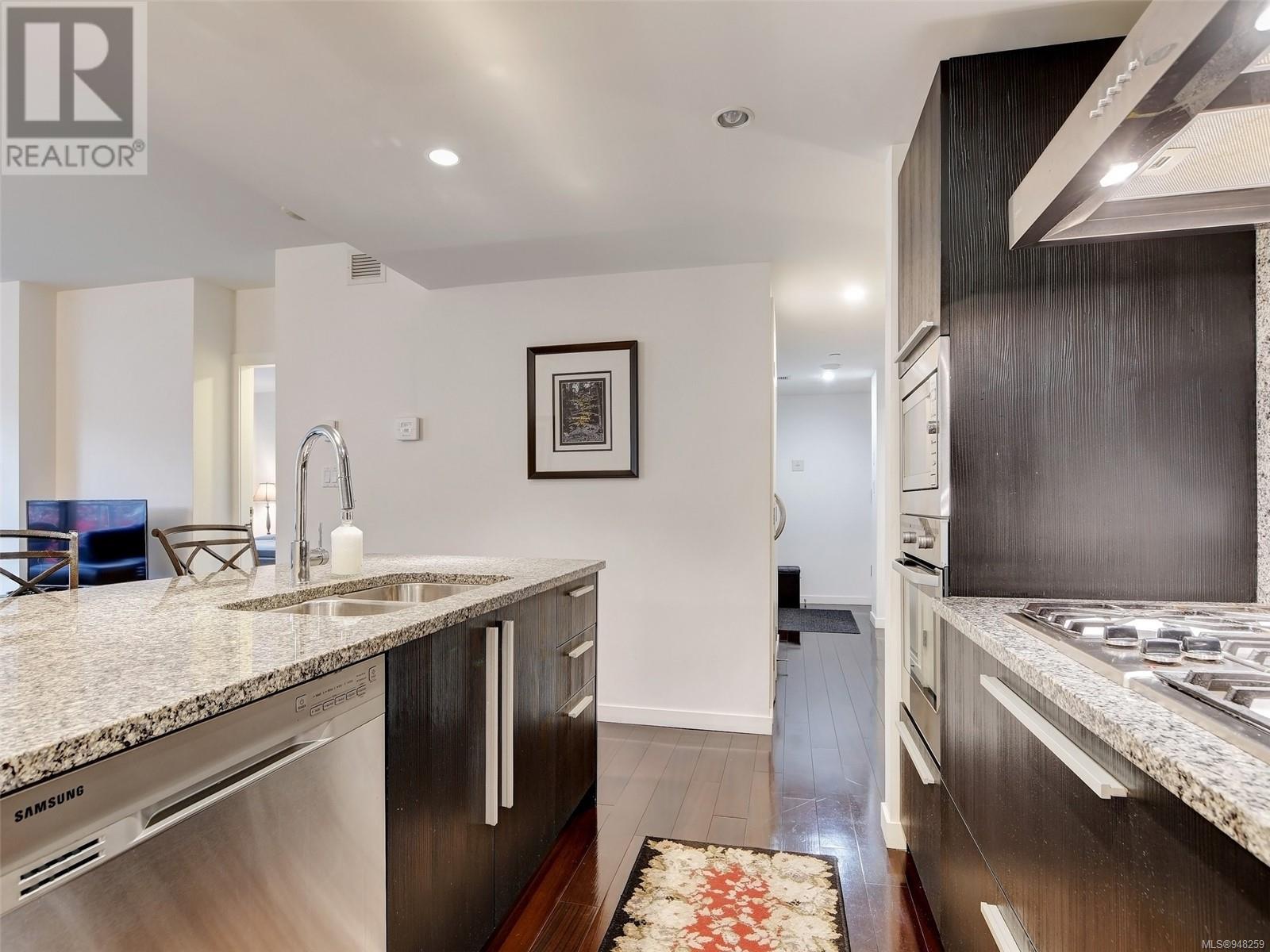 407 707 Courtney St, #407