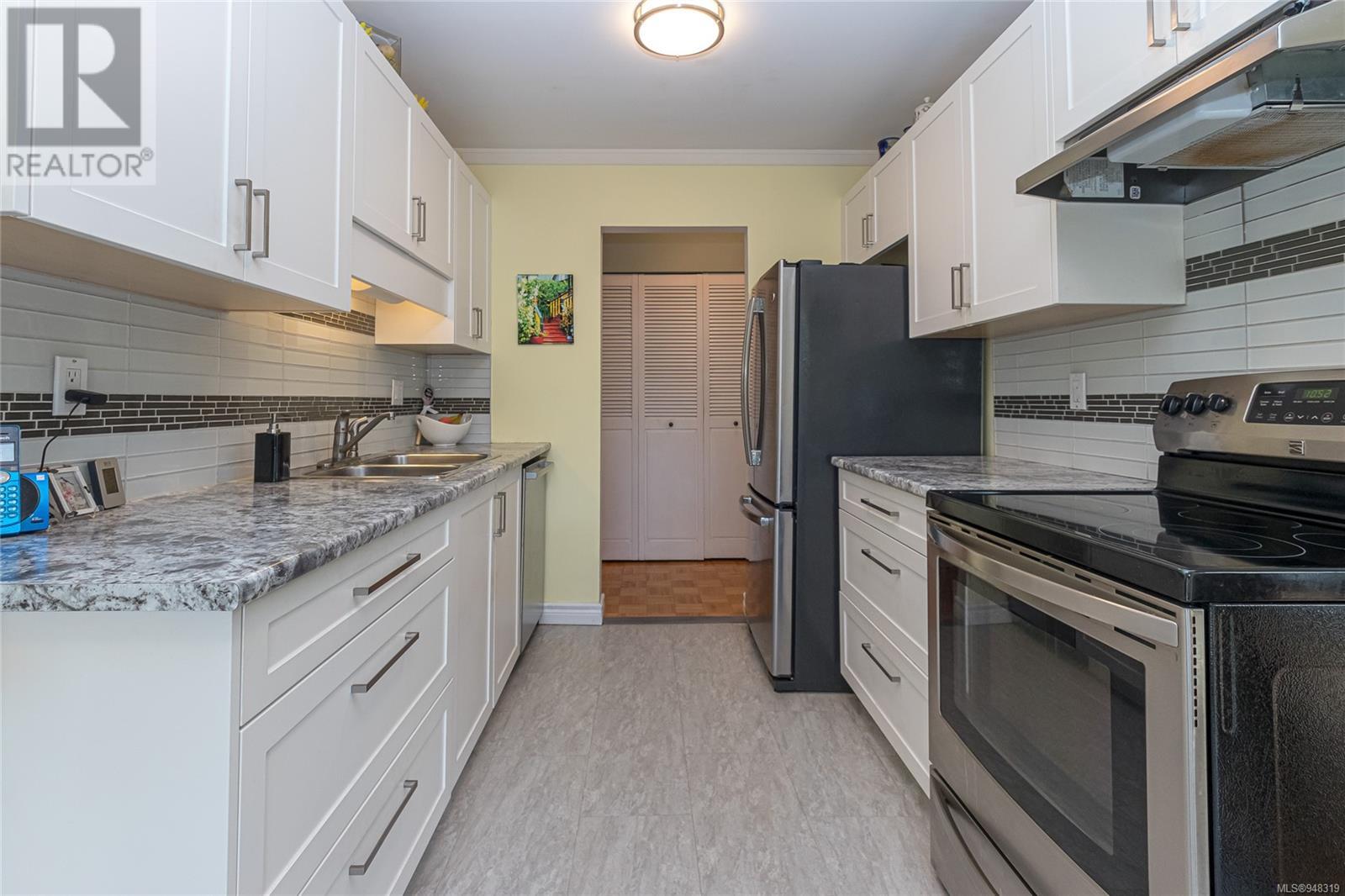 304 1665 Oak Bay Ave, #304