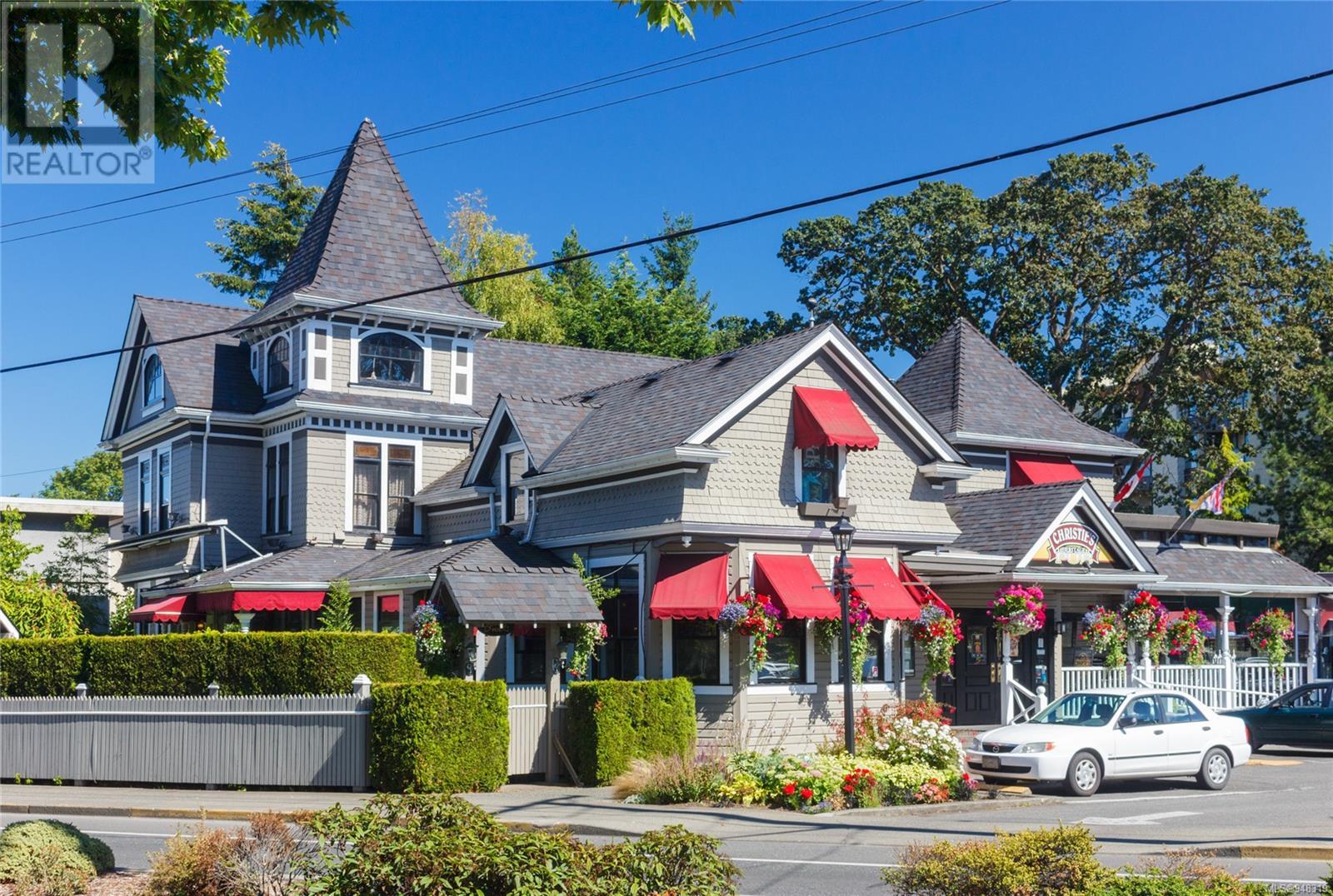 304 1665 Oak Bay Ave, #304