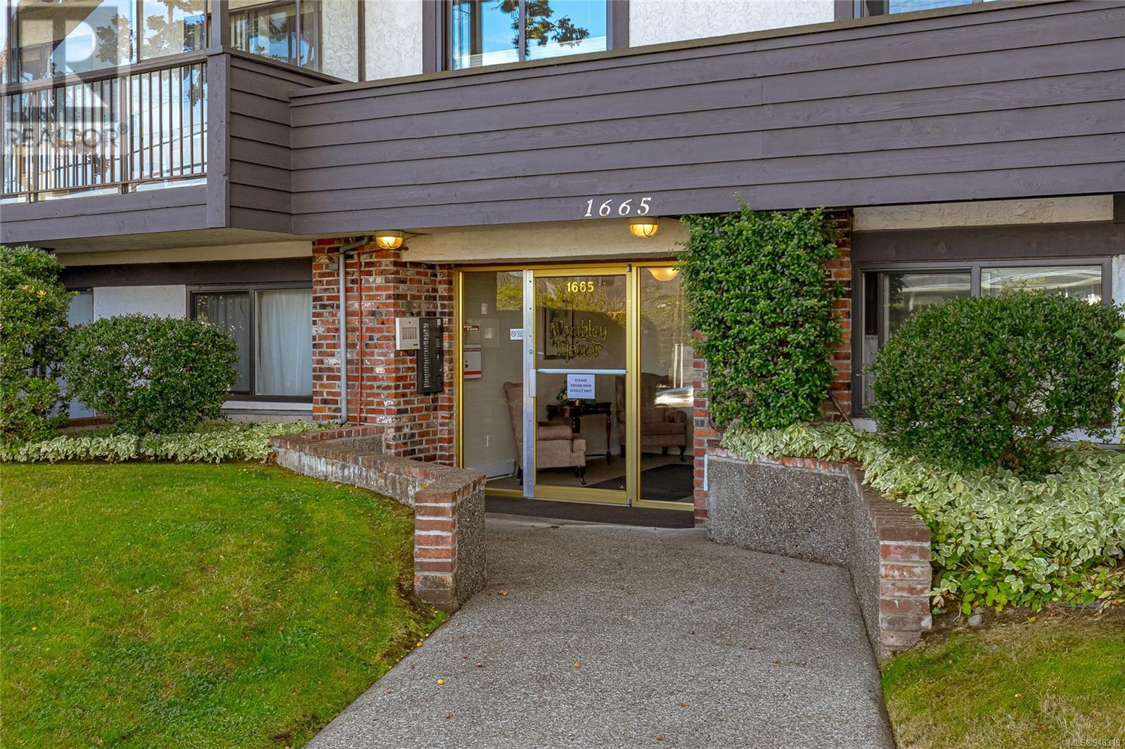 304 1665 Oak Bay Ave, #304