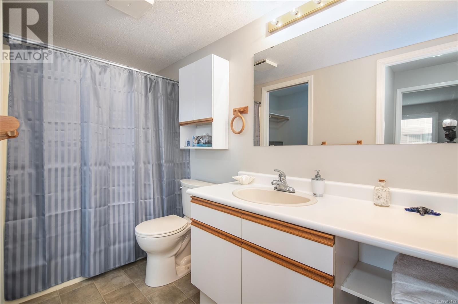 102 390 Island Hwy S, #102