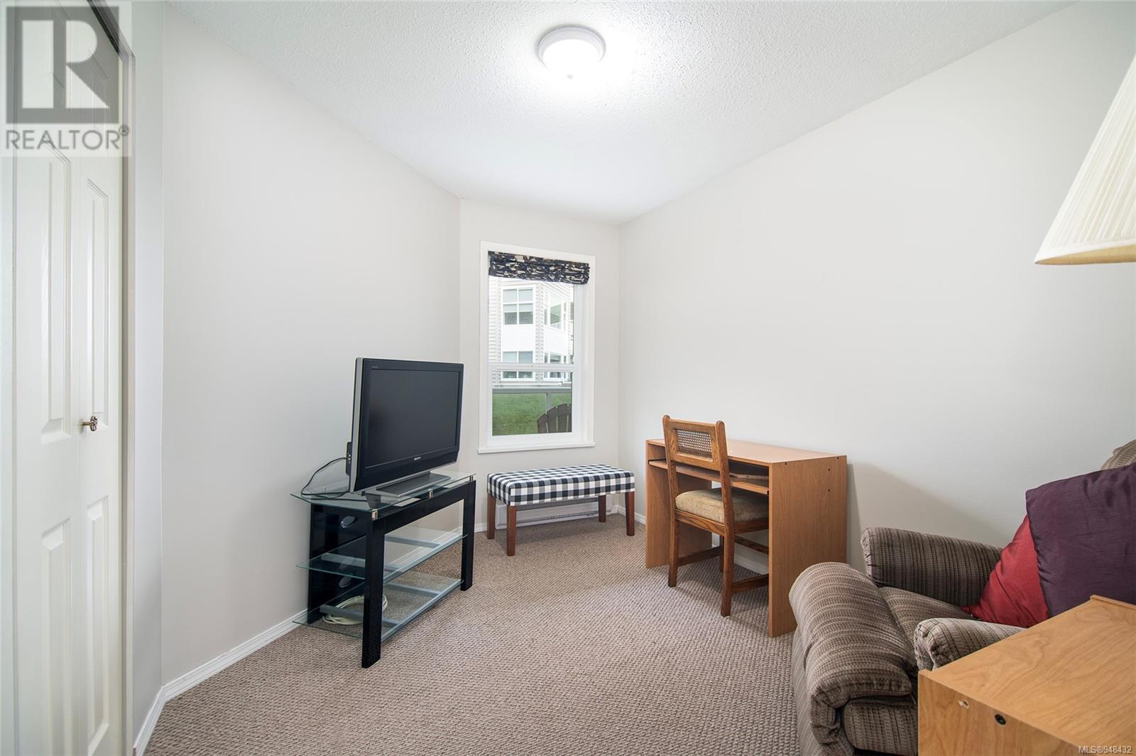 102 390 Island Hwy S, #102