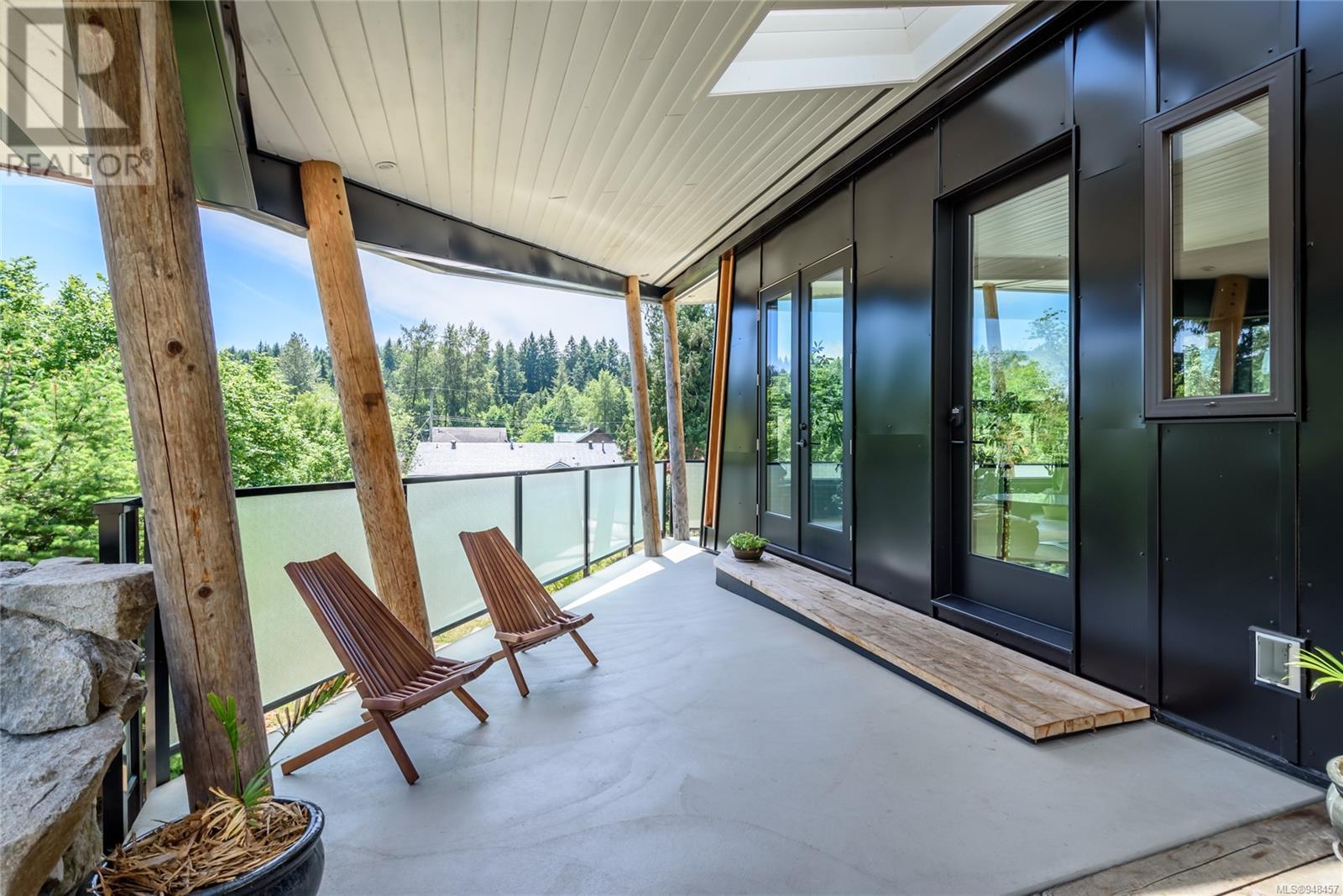 2613 Dunsmuir Ave