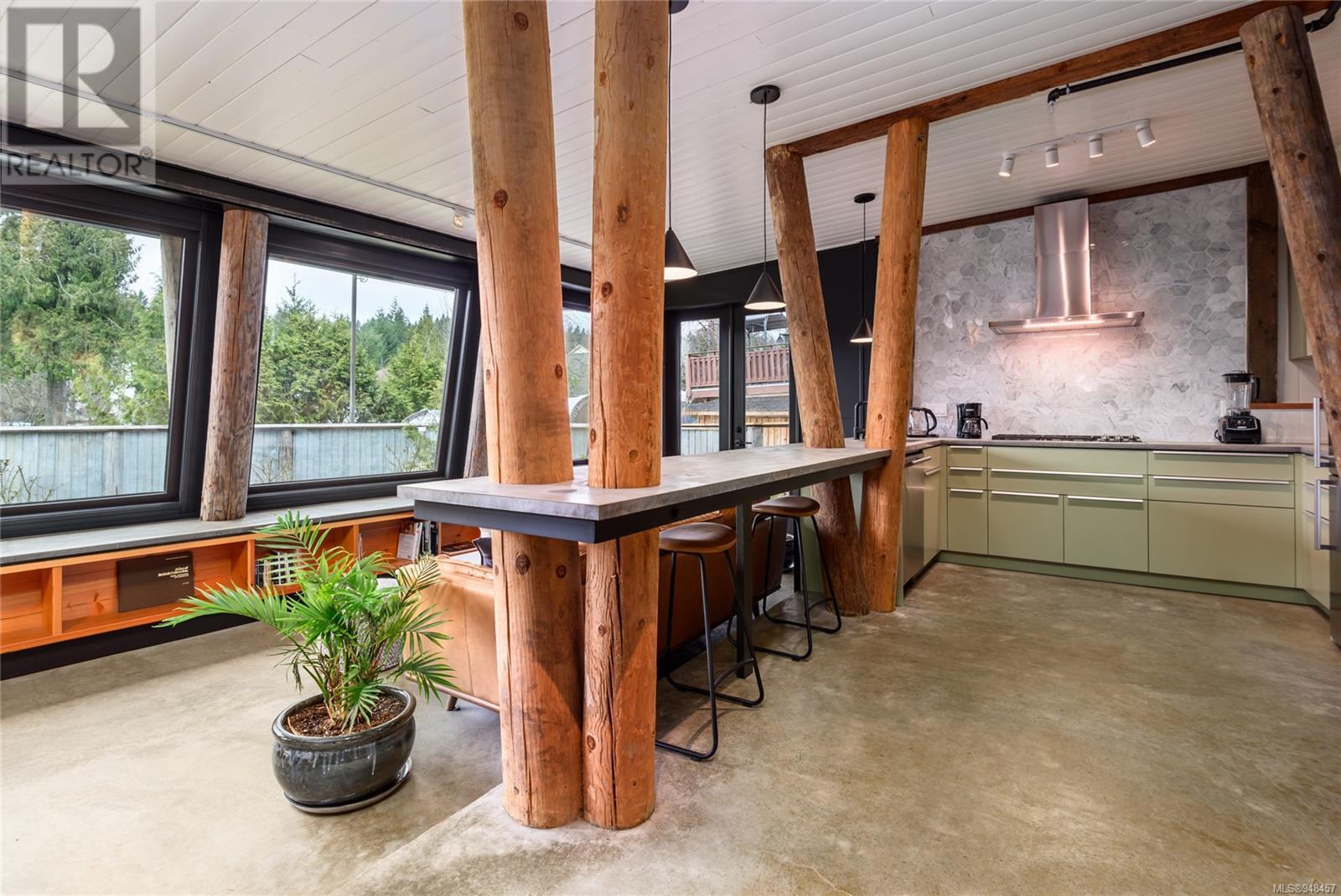 2613 Dunsmuir Ave