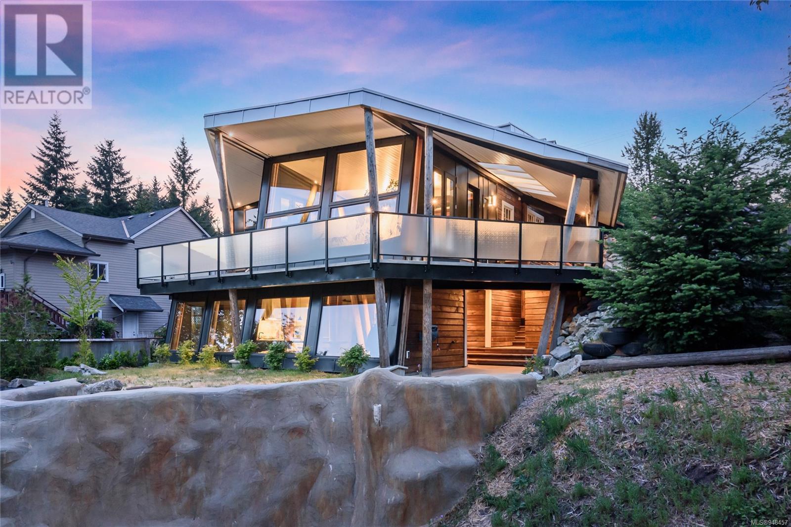 2613 Dunsmuir Ave