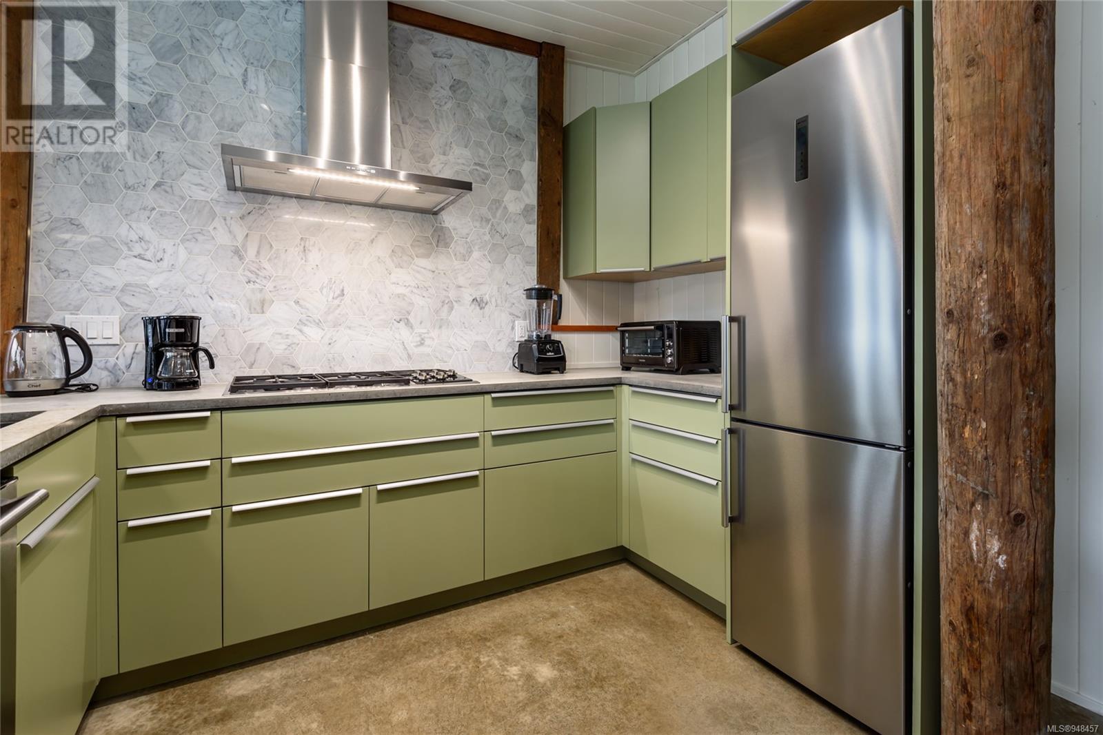 2613 Dunsmuir Ave