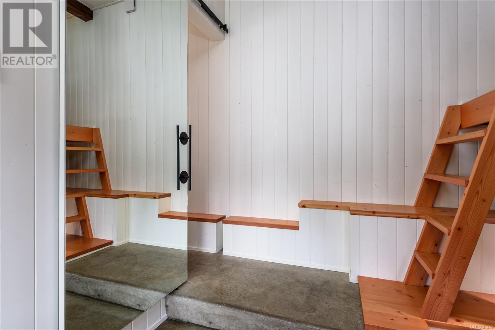 2613 Dunsmuir Ave