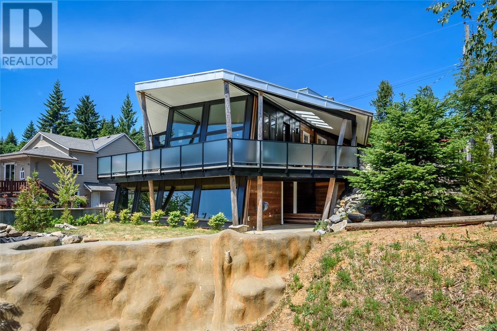 2613 Dunsmuir Ave