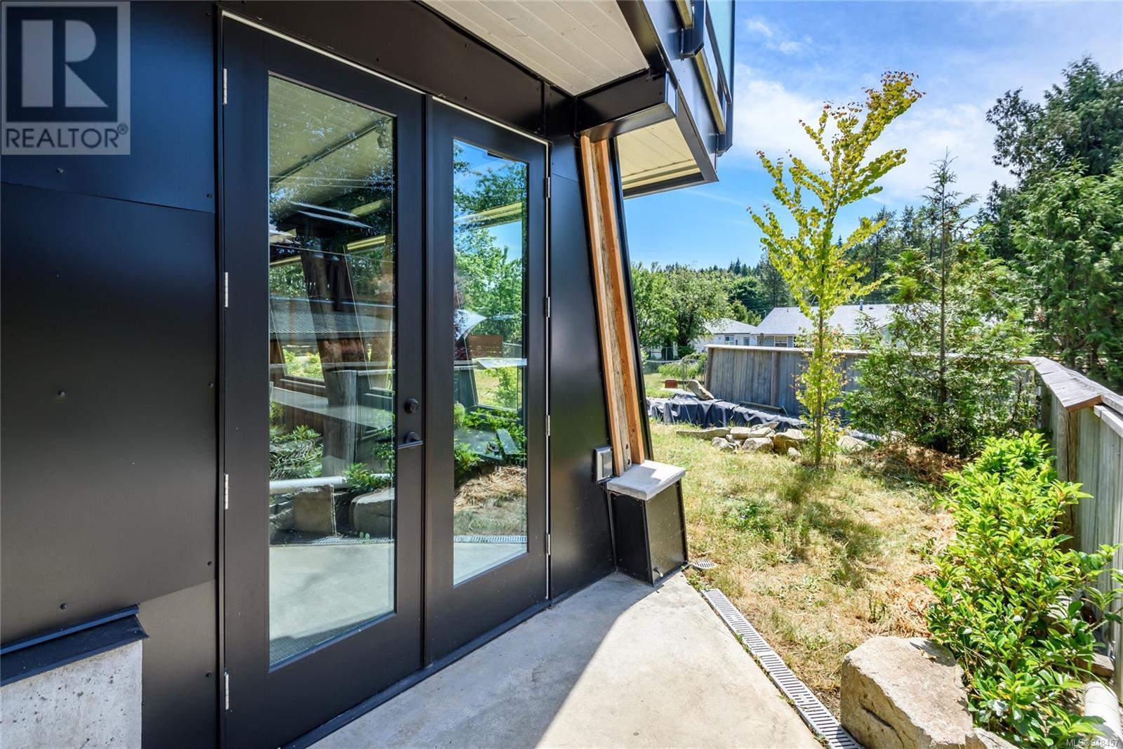 2613 Dunsmuir Ave