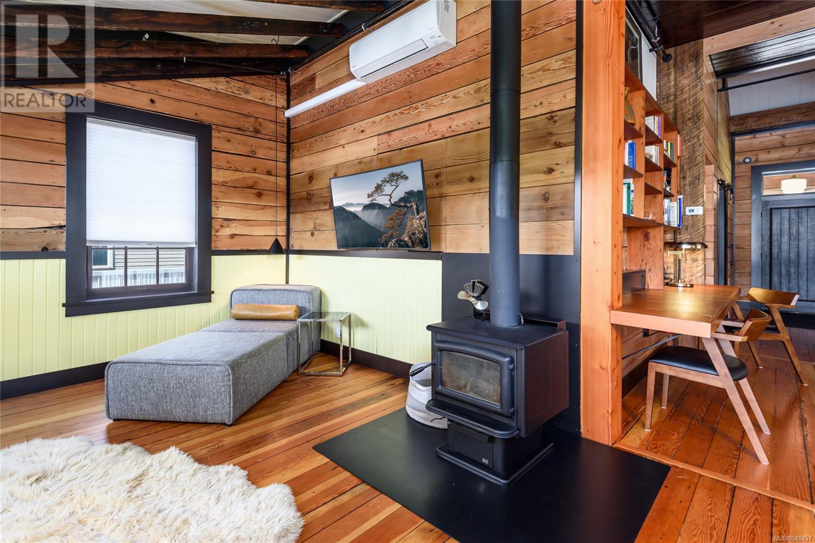 2613 Dunsmuir Ave