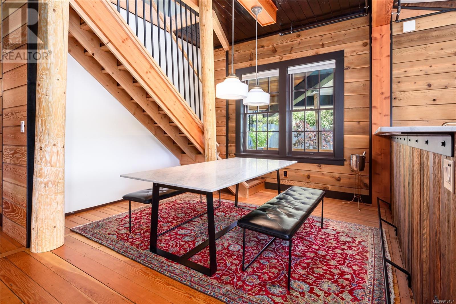 2613 Dunsmuir Ave